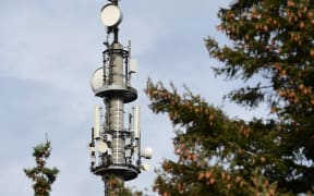 The first Brandenburger transmission tower for the mobile radio technology 5G stands at the edge of the Oranienburger Straße.