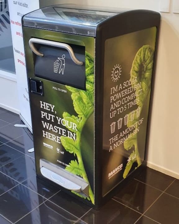 Fifty four new solar-compacting bins trialled in central Nelson are set to replace the old cast iron rubbish bins.