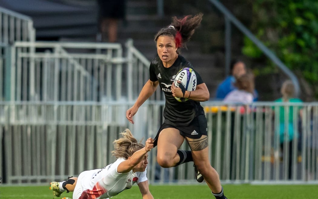 Ruby Tui of the New Zealand Black Ferns (black 14) makes a break. New Zealand Black Ferns v England Red Roses, WXV 1 women’s rugby union match at Go Media Stadium, Mt Smart, Auckland, New Zealand on Saturday 4 November 2023. Photo credit: Alex Leech / www.photosport.nz