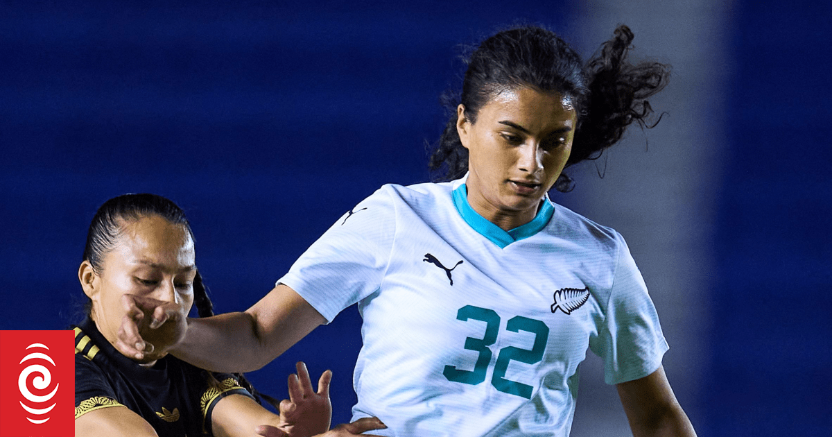 Wellington Phoenix sign White Ferns midfielder