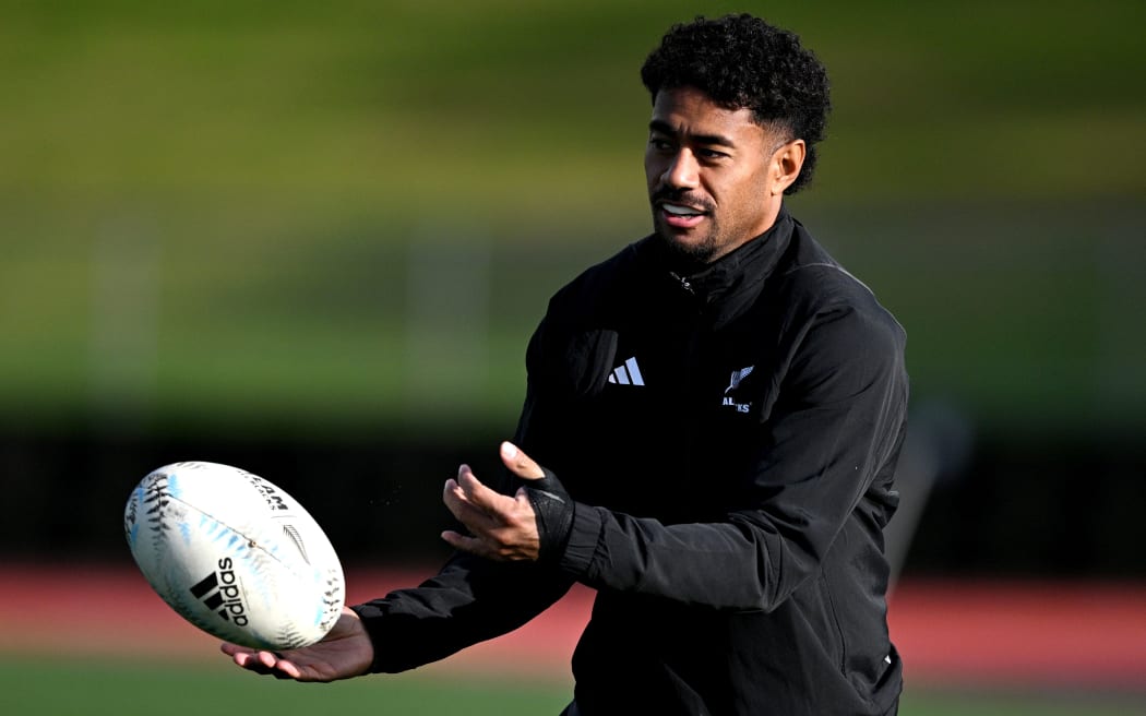 AUCKLAND, NEW ZEALAND - JUNE 30: Emoni Narawa of the All Blacks runs through drills during a New Zealand All Blacks training session at Mt Smart Stadium on June 30, 2023 in Auckland, New Zealand. (Photo by Hannah Peters/Getty Images)