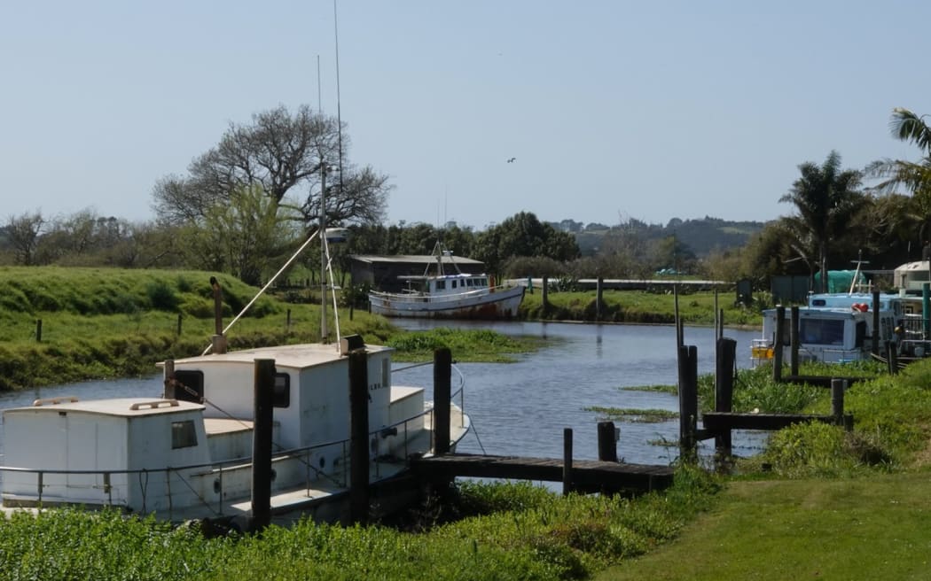 Awanui (literally “big river”) takes its name from the river of the same name.