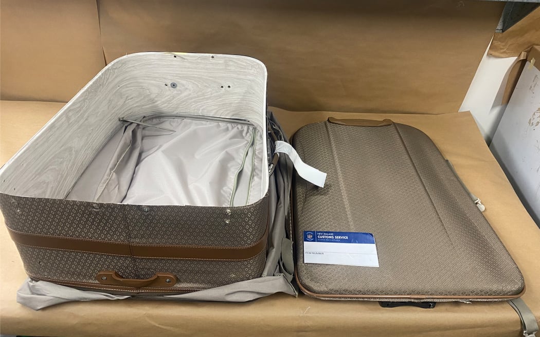 Four kilograms of cocaine were found hidden in a suitcase at Auckland Airport.