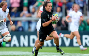 Portia Woodman scoring a try for the Black Ferns in the Woman's Rugby World Cup 2017
