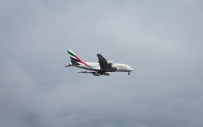 Emirates plane flying into the Auckland International Airport