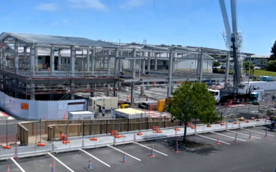 Brand new Waitākere Hospital intensive care unit sitting empty | RNZ News