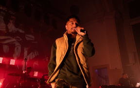 Diggy Dupé performing at the Auckland Town Hall.