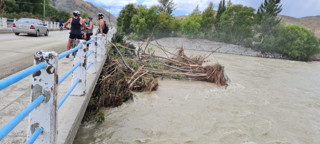 Log jam at the Kakanui River rail bridge.