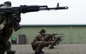 Volunteers and special force troopers are put through their paces during military training at a "Russian University of Special Forces" training centre in the town of Gudermes, in Chechnya, on December 14, 2022. (Photo by AFP)