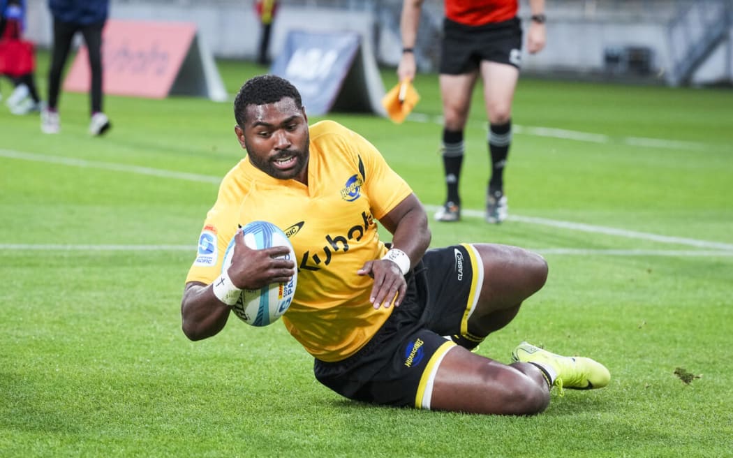 Kini Naholo.