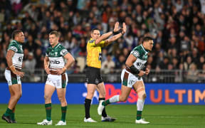 Referee Wyatt Raymond sinbins Leo Thompson (10) with Tyson Frizell (l) and Jayden Brailey (14) of the Knights during the NRL Telstra Premiership, Warriors Vs Knights at the Apollo Projects Stadium, Christchurch, New Zealand, 25th April 2025. Copyright photo: John Davidson / www.photosport.nz