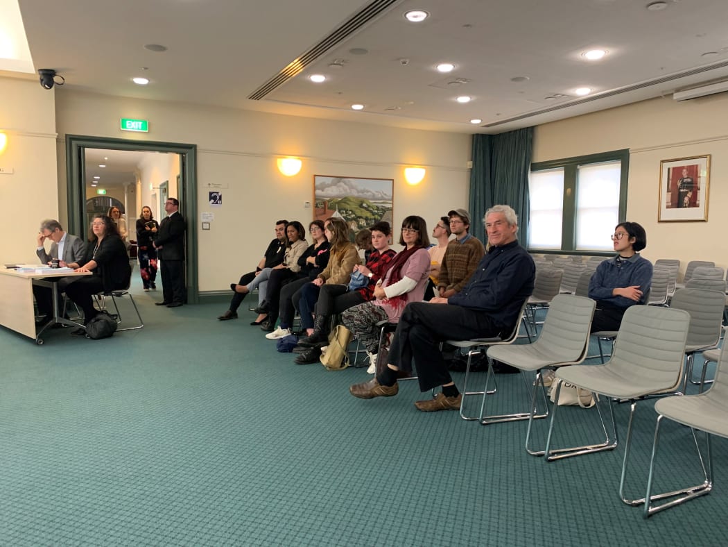 Ihumātao supporters say they will remain skeptical until they see what is on the table after Auckland Council's vote to organise a meeting.