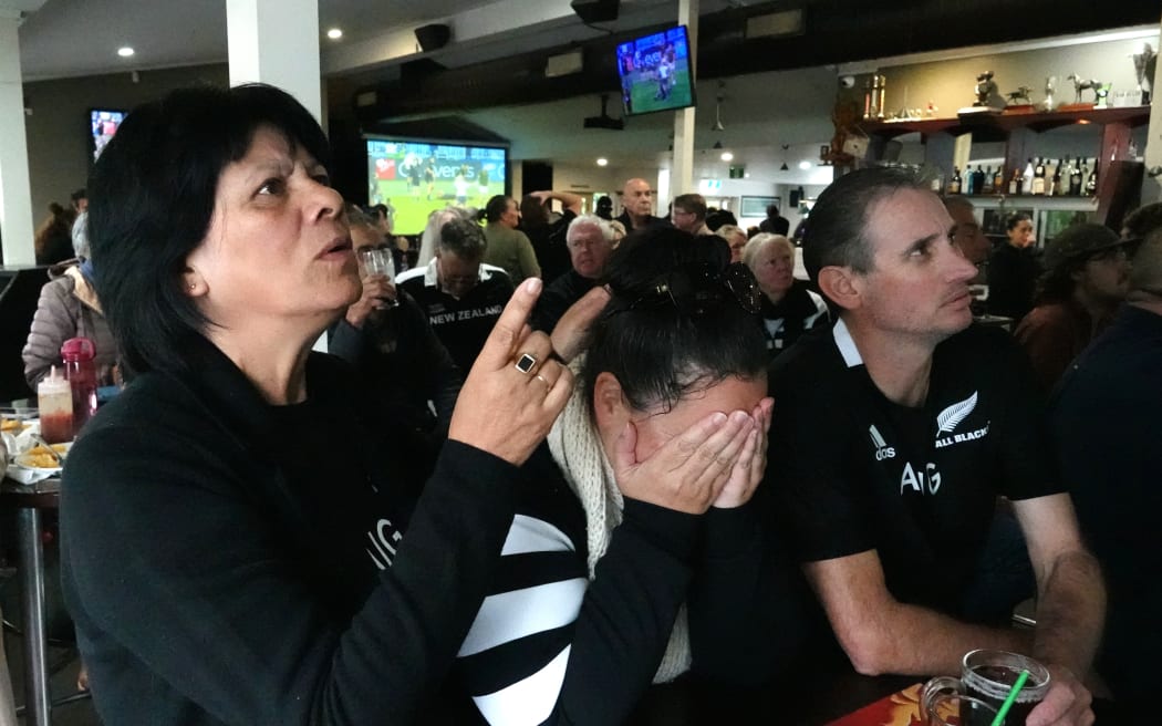 All Blacks fans at the Homestead Sports Bar in Kerikeri react to the score as the full-time whistle sounds.