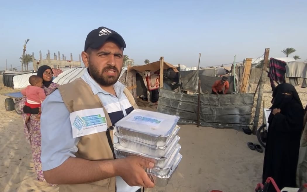 The first humanitarian food aid from New Zealand has been delivered to a camp in Gaza with about 2000 people, predominantly women and children.