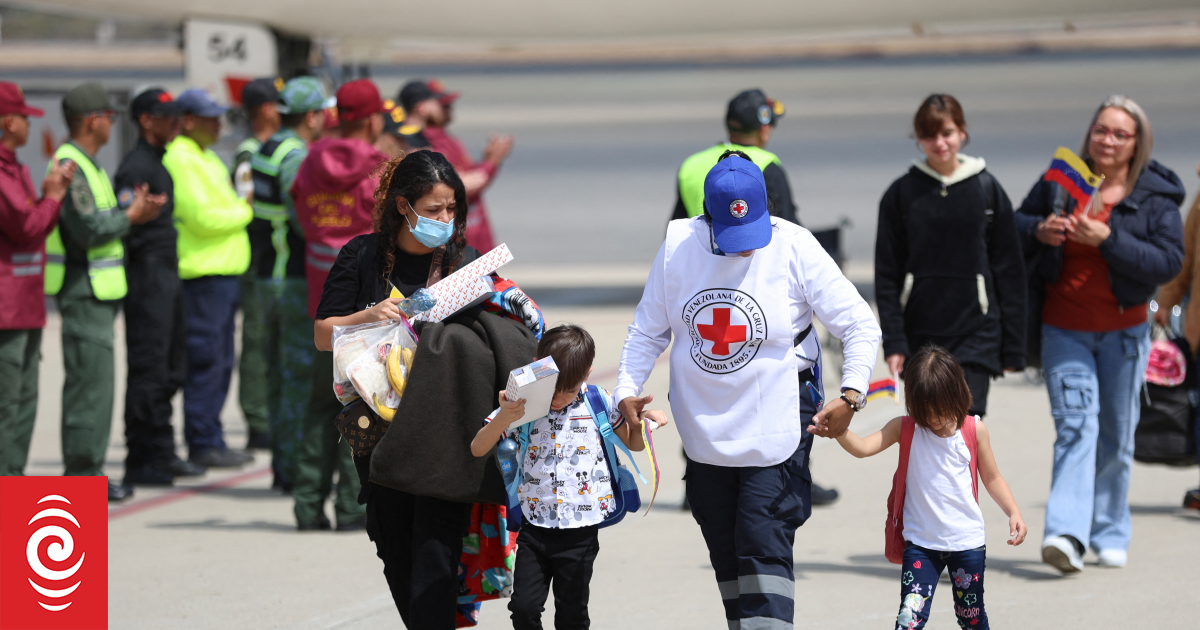 US triples payment offer to migrants who 'self-deport' to $3000