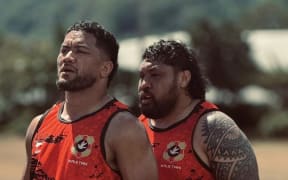 'Ikale Tahi captain Ben Tameifuna (back) and Tupou Ma'afu Afu work on a lineout move.