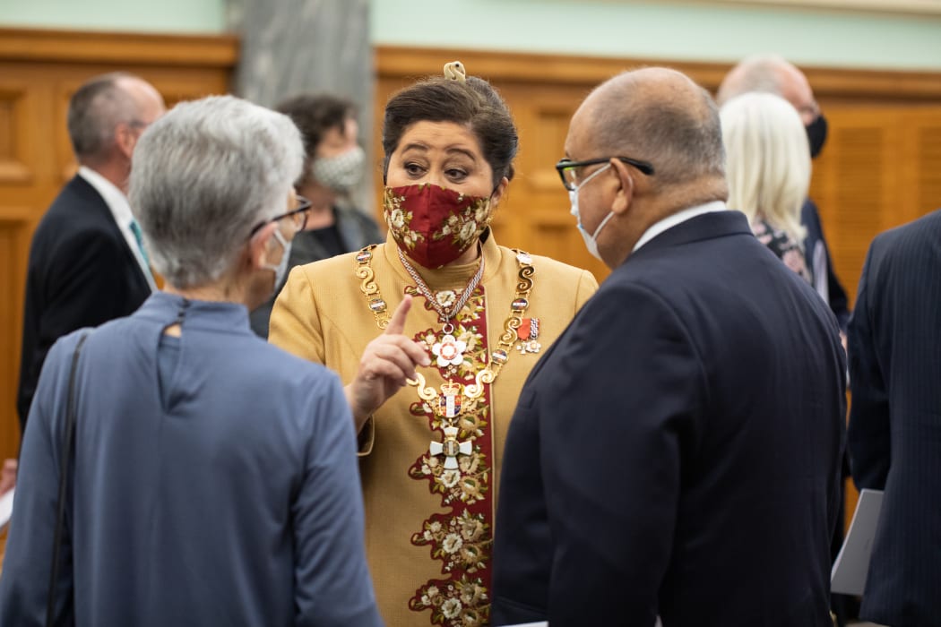 Cindy Kiro chats with former Governor General Anand Satyanand and his wife Susan Sharpe