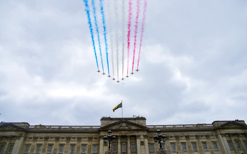 The Red Arrows flypast over Horse Guards Parade during RAF 100 celebrations on July 10, 2018 in London, England. A centenary parade and a flypast of up to 100 aircraft over Buckingham Palace takes place today to mark the Royal Air Forces' 100th birthday.  (Photo by Alberto Pezzali/NurPhoto) (Photo by Alberto Pezzali / NurPhoto / NurPhoto via AFP)