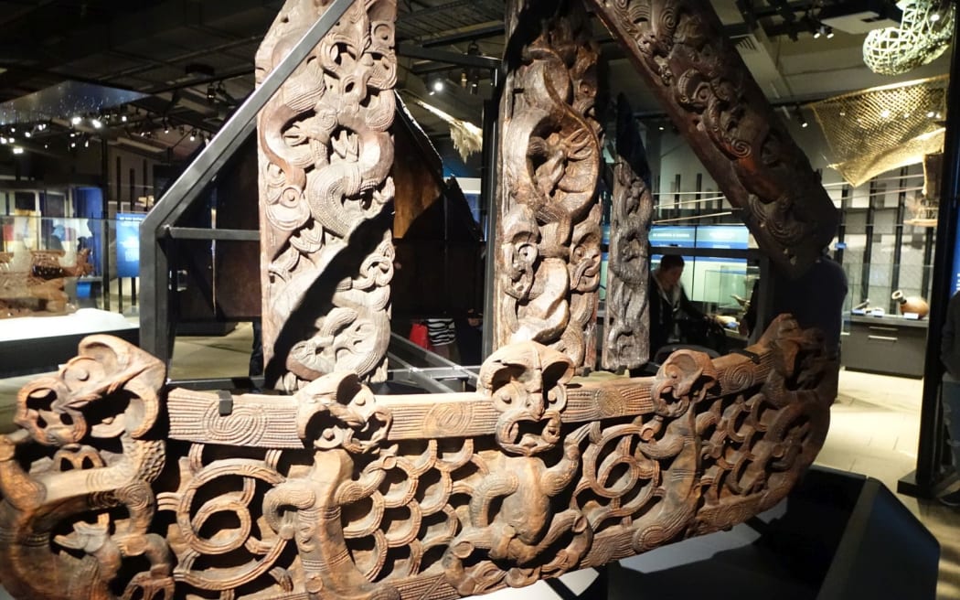 The Motunui Epa is displayed on a revolving platform so visitors can appreciate how the raised storehouse looked when in use.