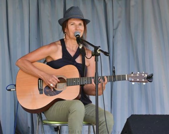 After losing her hearing to Otoslerosis Penni Bousfield has started gigging again.