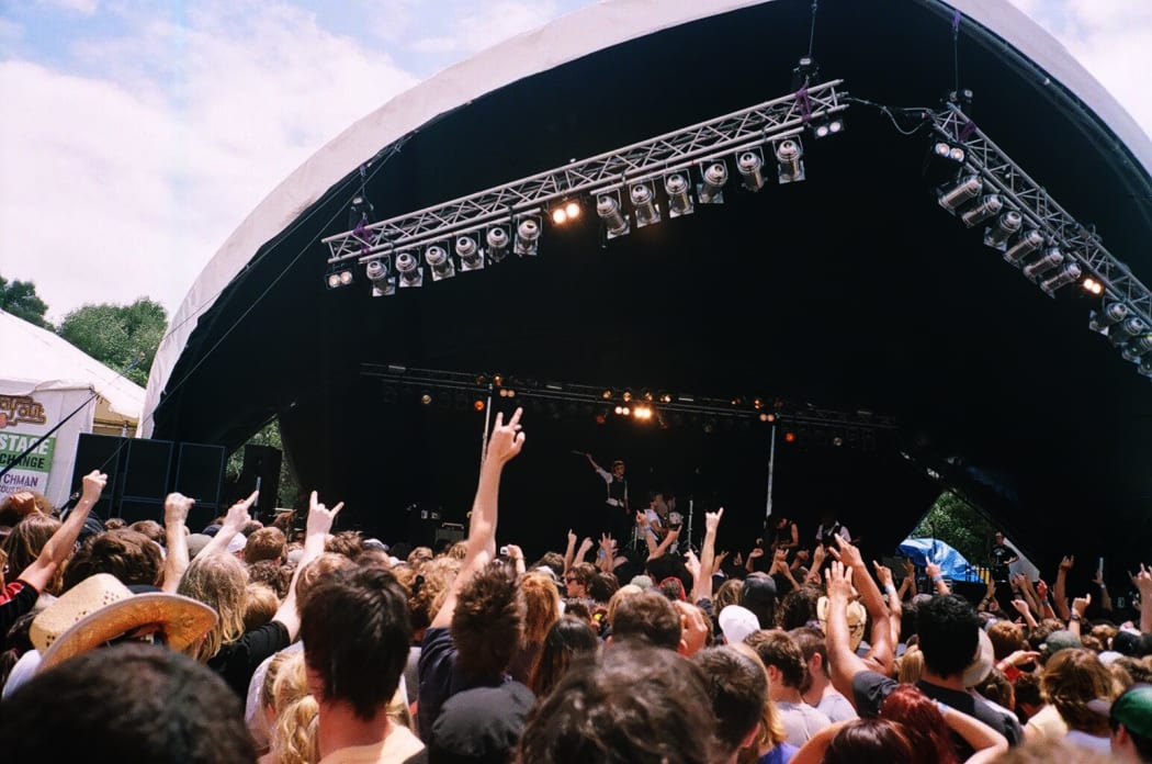 The Checks rock Big Day Out 2008.