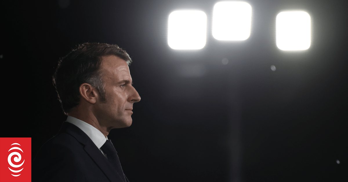 France aims to ban under-15s from social media from September 2026, Le Monde reports