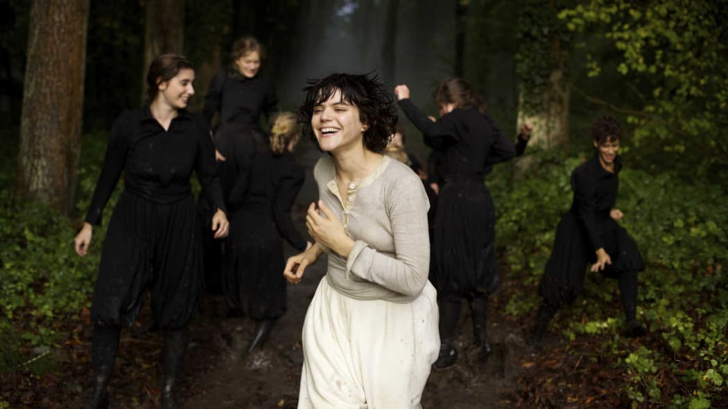 Soko as dance pioneer Loïe Fuller in The Dancer