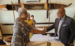 Samoa Prime Minister Fiamè Naomi Mata’afa, left, with UNGA President Dennis Francis in Rarotonga on the sidelines of the 52nd Pacific Islands Forum Leaders Meeting. 7 November 2023.