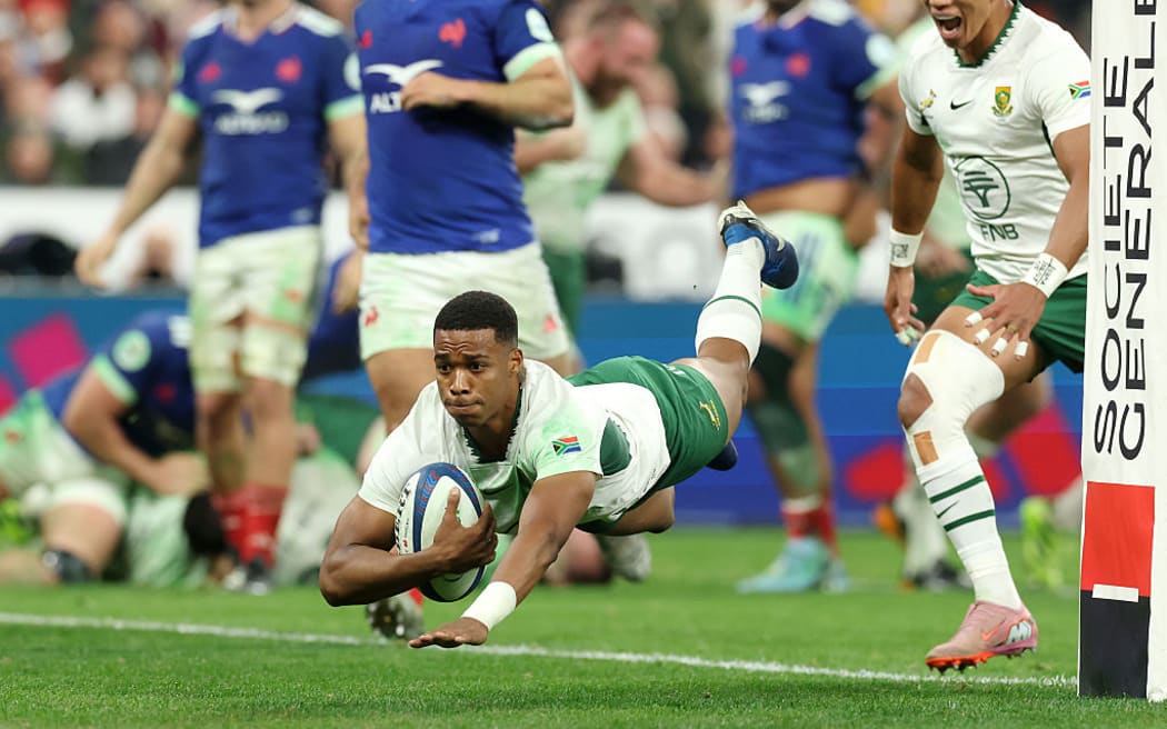 Grant Williams dives in to score his team's third try during the Autumn Nations Series 2025 match between France and South Africa.