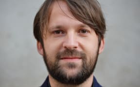 Chef Rene Redzepi of Danish restaurant Noma poses for photographers ahead of the World's 50 Best Restaurants Awards 2013 at the Guildhall in London on April 29, 2013. AFP PHOTO / BEN STANSALL (Photo by BEN STANSALL / AFP)