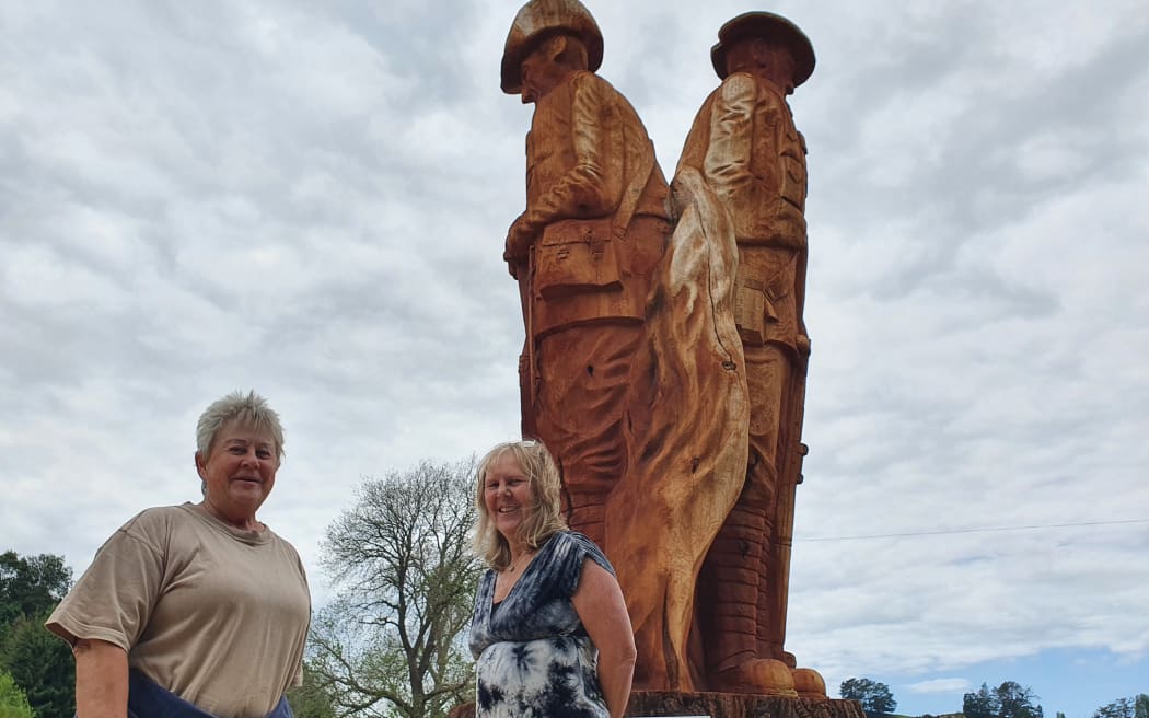 Bronwyn Farquharson and Ruth Dawson, the drivers of the sculpture project