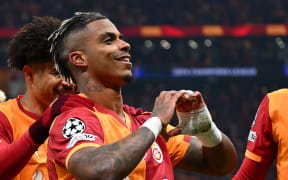 Galatasaray's Gabonese midfielder Mario Lemina celebrates.