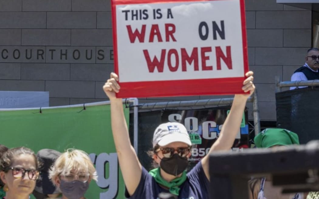 LOS ANGELES, CA - JUNE 24: Protesters gather outside the First Street United States Courthouse to denounce the Supreme Court's decision in the Dobbs v Jackson Women's Health case on June 24, 2022 in Los Angeles, California. The Court's decision in the Dobbs v Jackson Women's Health case overturns the landmark 50-year-old Roe v Wade case, removing a federal right to an abortion.   David McNew/Getty Images/AFP (Photo by DAVID MCNEW / GETTY IMAGES NORTH AMERICA / Getty Images via AFP)