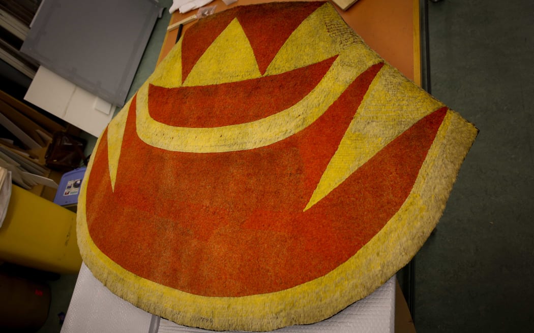 Hawaiian cloak given to Captain Cook