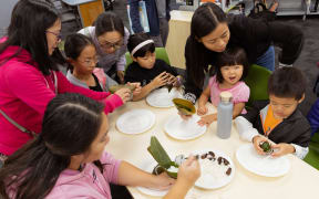 Zongzi Wrapping Workshop Held at Highland Park on May 18 to Celebrate the Chinese Dragon Boat Festival