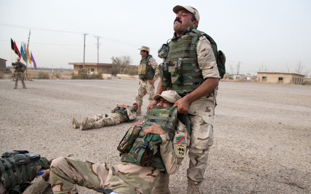 Iraqi troops training trauma care.