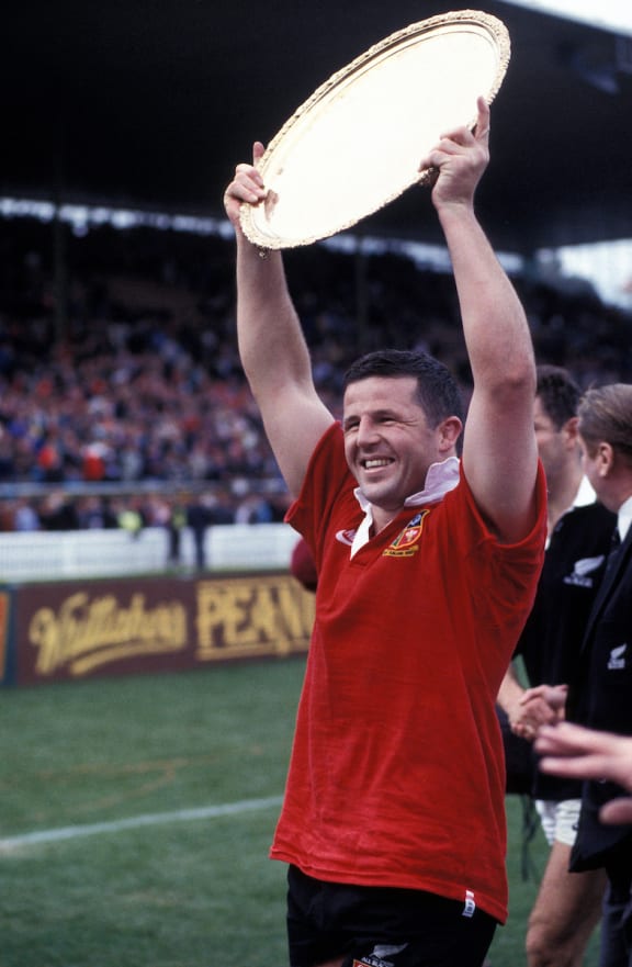 Sean Fitzpatrick lifts the series trophy, British & Irish Lions v New Zealand All Blacks, 3rd Test, Eden Park, Auckland. NZ won 30 - 13. 3 July 1993