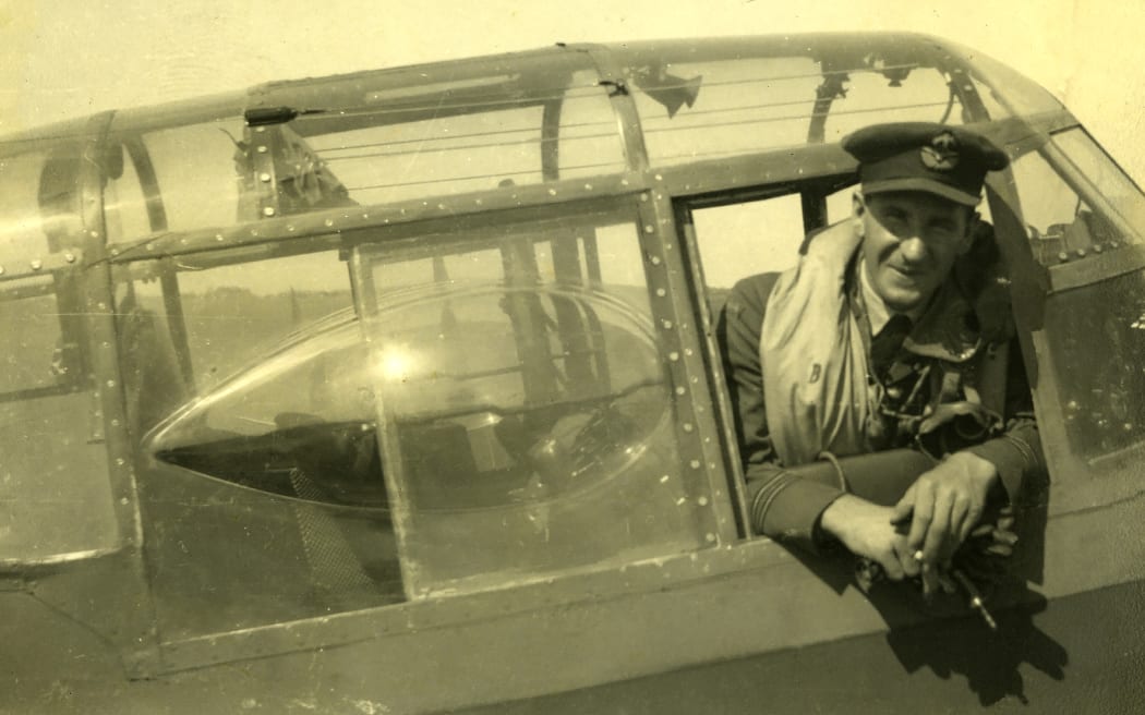 DNW - Les Munro in Lancaster W - William cockpit.