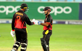 Sese Bau & Norman Vanua meet between overs