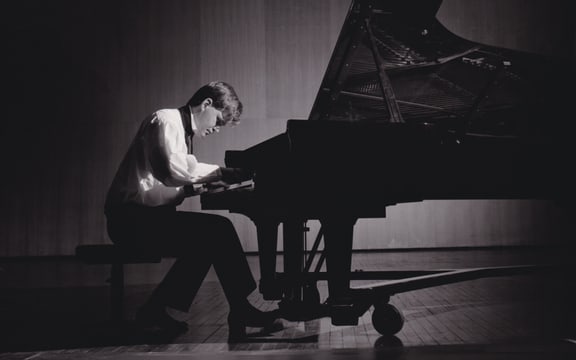 Australian pianist Geoffrey Tozer