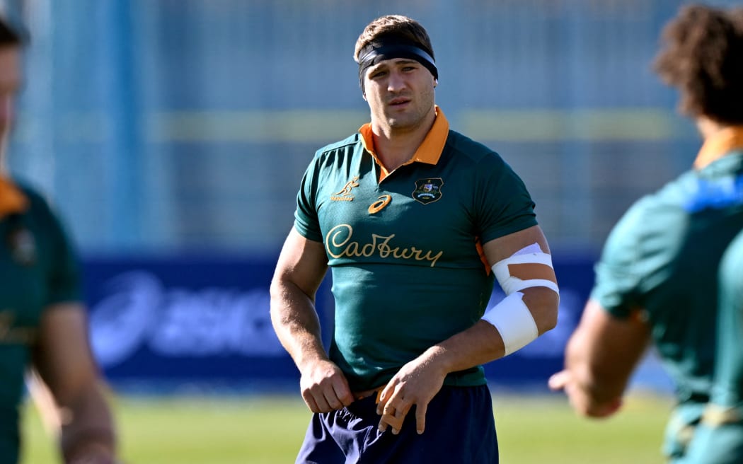 Australian Wallaby player Nick Champion De Crespigny (C) warms up during a training run in Melbourne on July 24, 2025, ahead of their rugby Test match against British and Irish Lions to be played on July 26. (Photo by William WEST / AFP) / --IMAGE RESTRICTED TO EDITORIAL USE - STRICTLY NO COMMERCIAL USE--