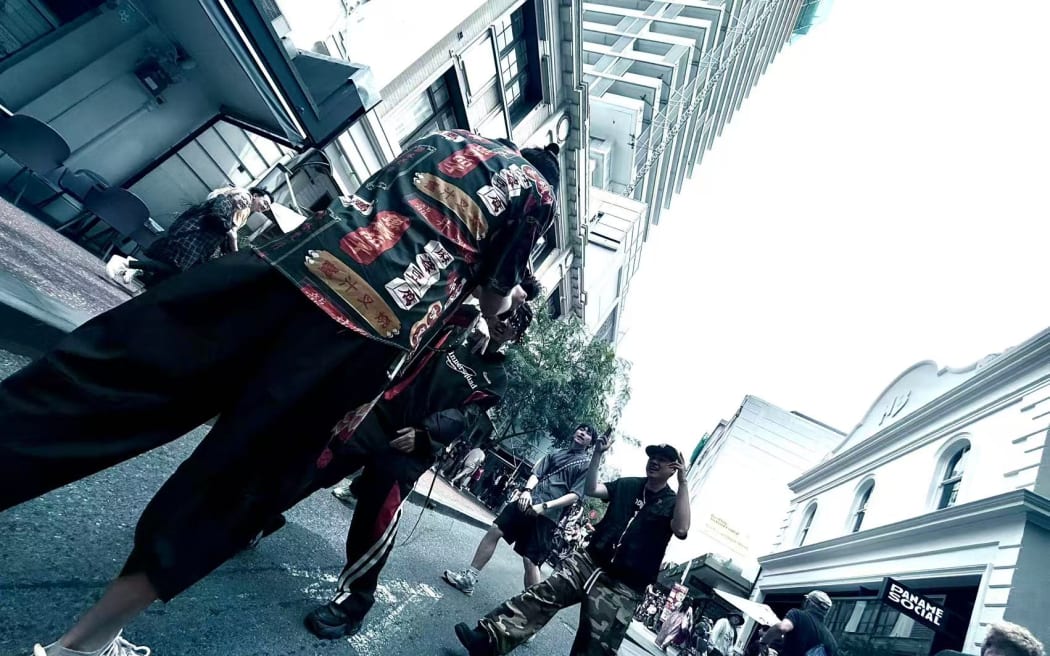 AKLA is an Auckland-based Chinese hip-hop fusion collective with 16 members aged between 20 and 40.