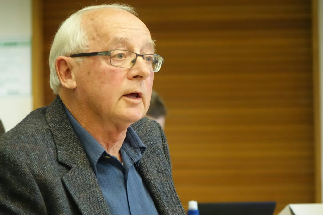 Robert Hayes made a submission on behalf of about 20 Waverley residents.