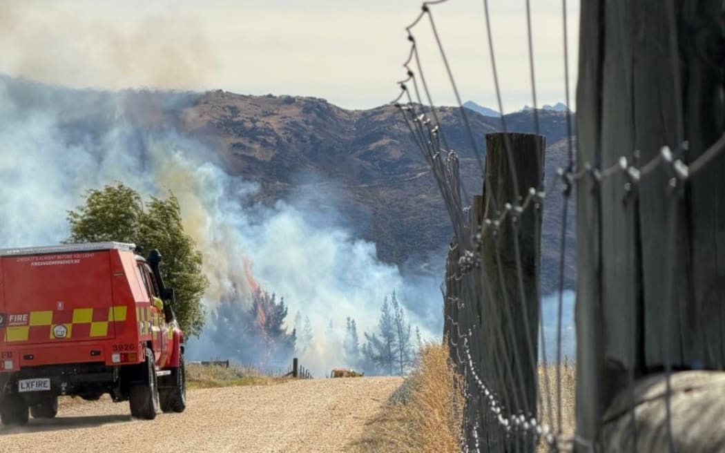 A large grassfire was threatening structures in the Springvale area near Clyde in Central Otago on 25 February 2026. Photo / Kaden Campbell