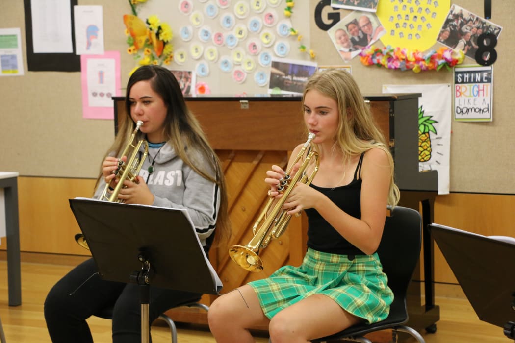 Jessica Yokich (left).