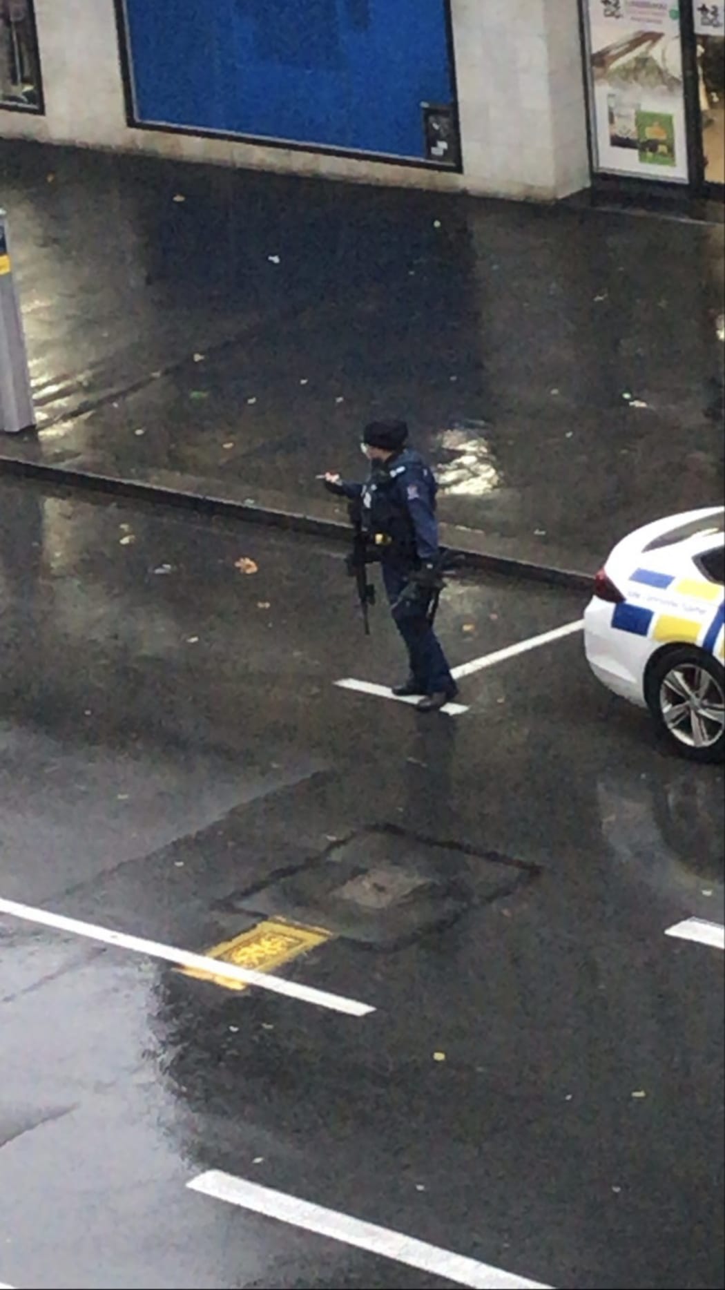Police arriving at the Mercure Hotel in Victoria Street this afternoon.