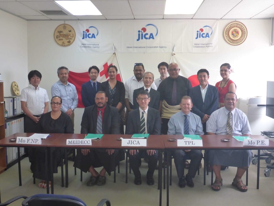 The project team group photo at the signing ceremony.