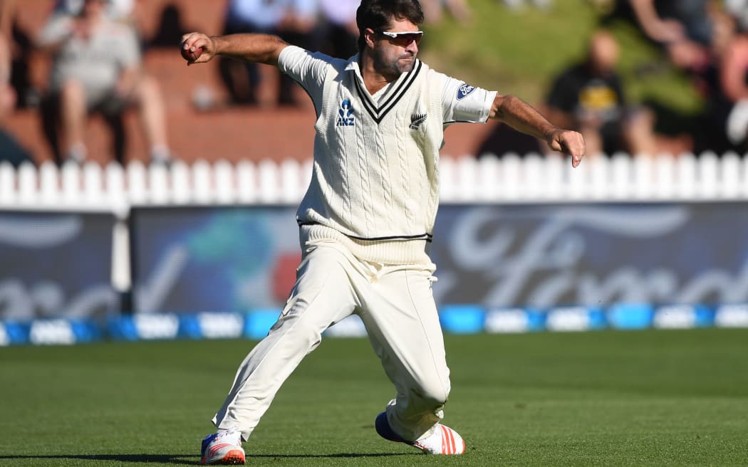 Colin de Grandhomme helped reduce South Africa to 94-6 but the Black Caps were unable to capitalise.