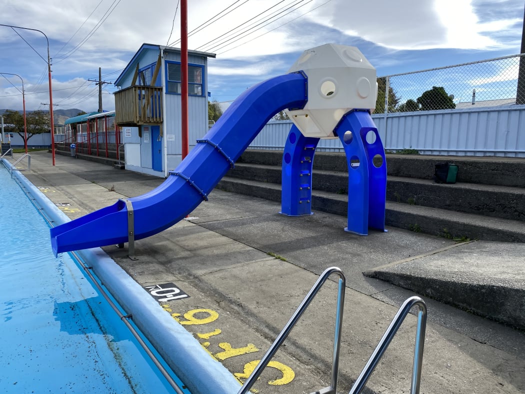 Carterton District Council has agreed to contribute funding to replace the slide.