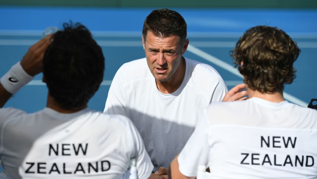 New Zealand non-playing captain Alistair Hunt talks to his doubles players Marcus Daniell and Artem Sitak. Davis Cup tie 2017.